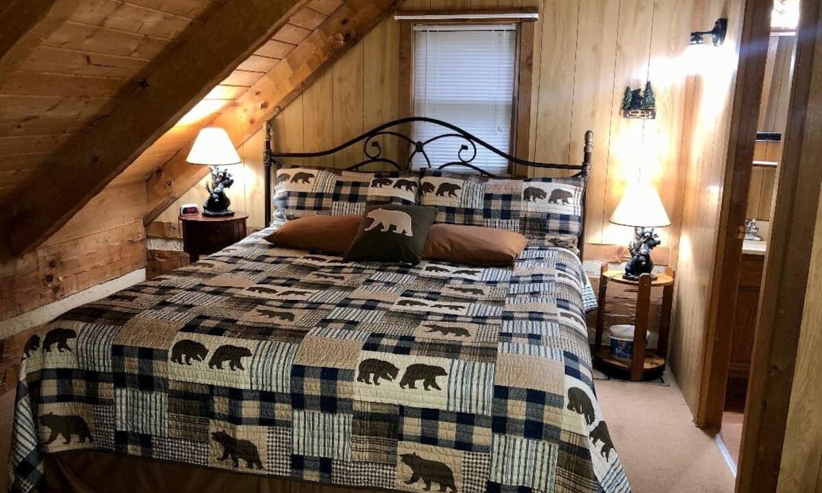 Photo of Bedroom in Rocky Grove