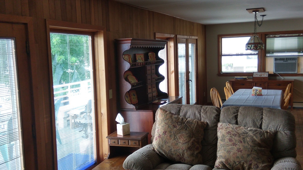 Photo of Livingroom in Newtonville