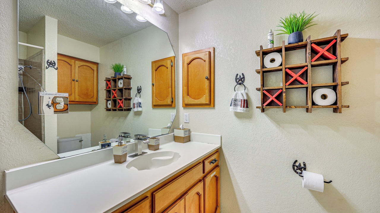 Photo of Bathroom in Helotes