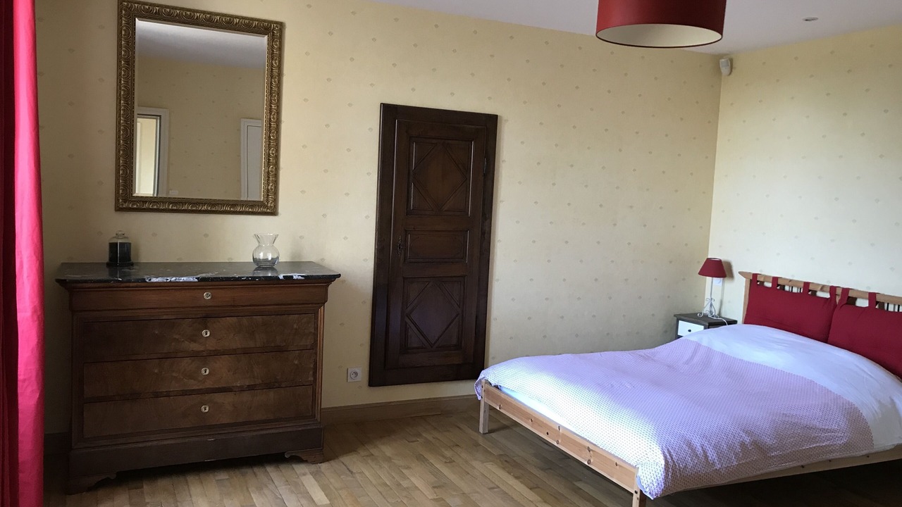 Photo of Bedroom in Montreuil-Juigne