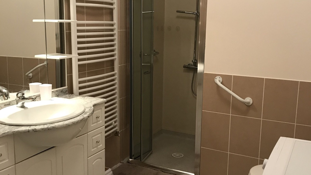 Photo of Bathroom in Montreuil-Juigne
