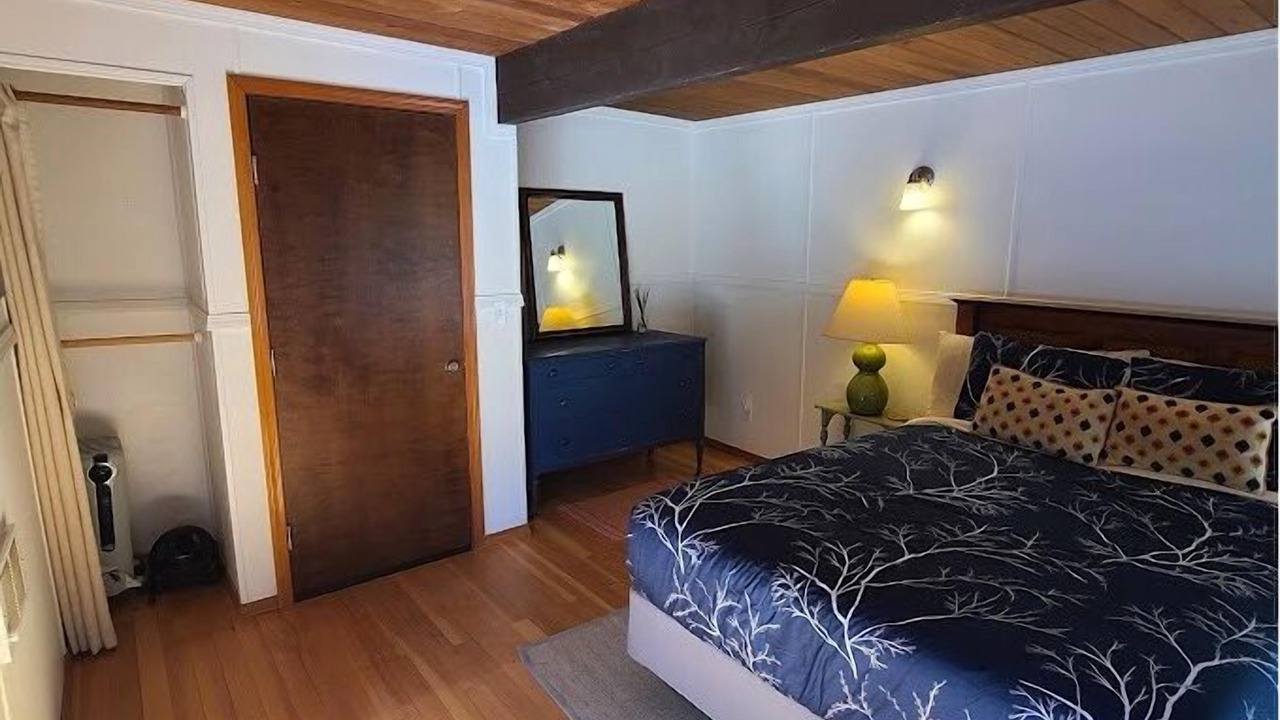 Photo of Others in Gold Bar