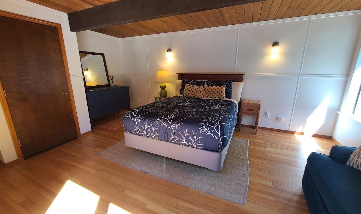 Photo of Others in Gold Bar