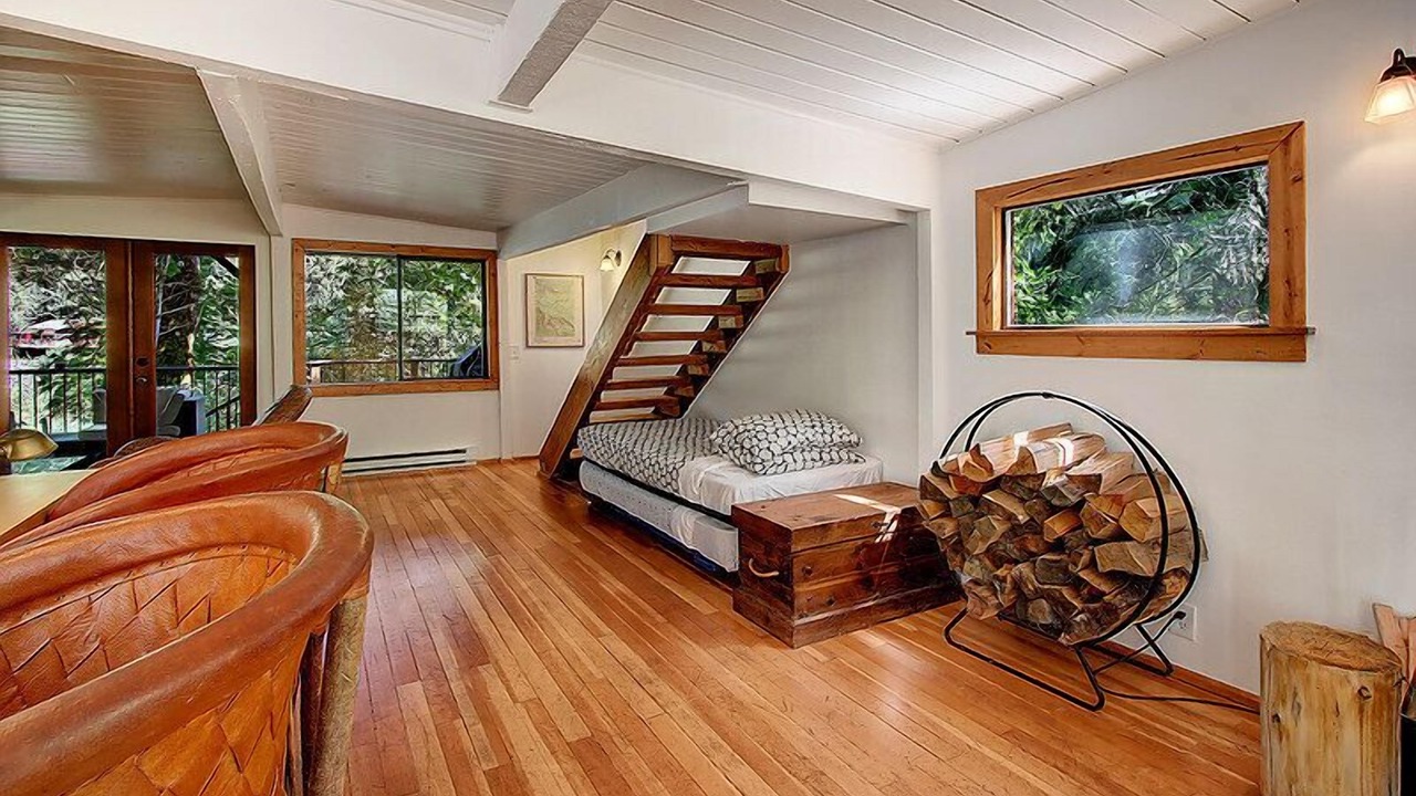 Photo of Others in Gold Bar