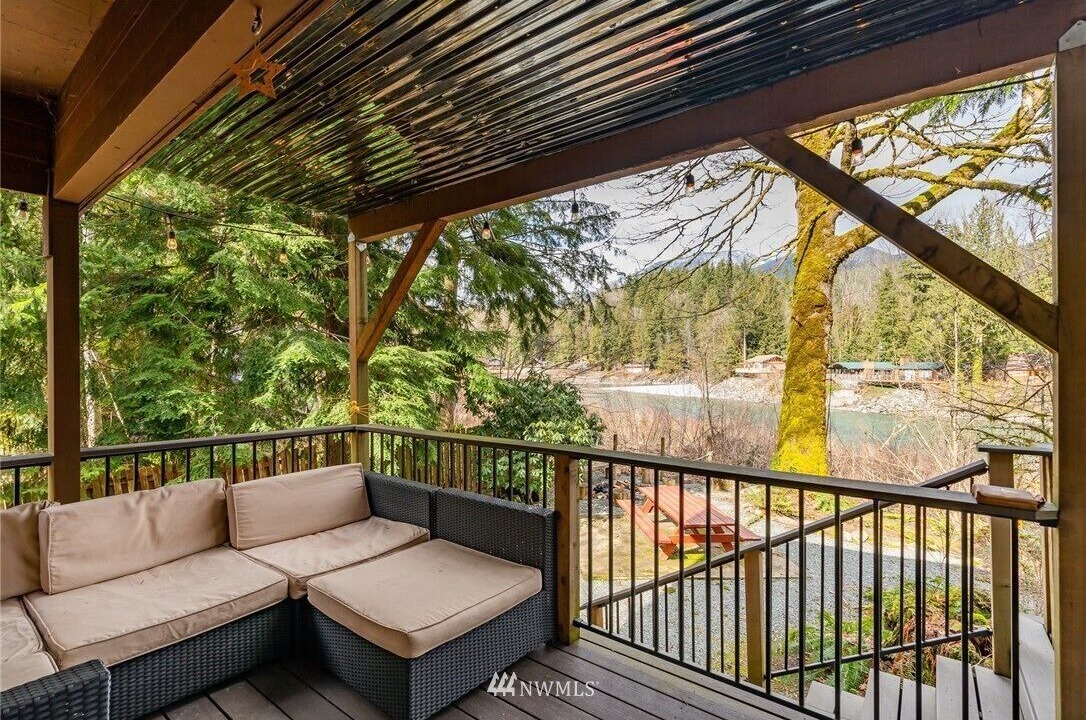 Photo of Outdoor in Gold Bar