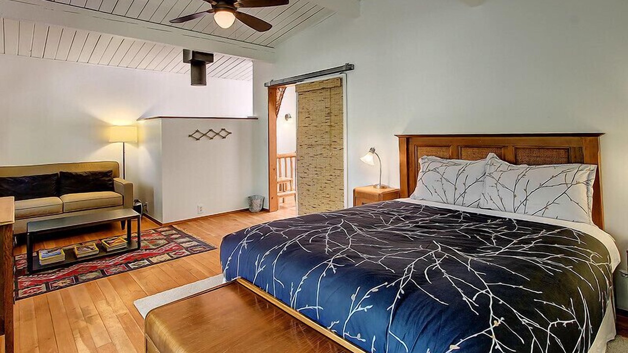 Photo of Others in Gold Bar