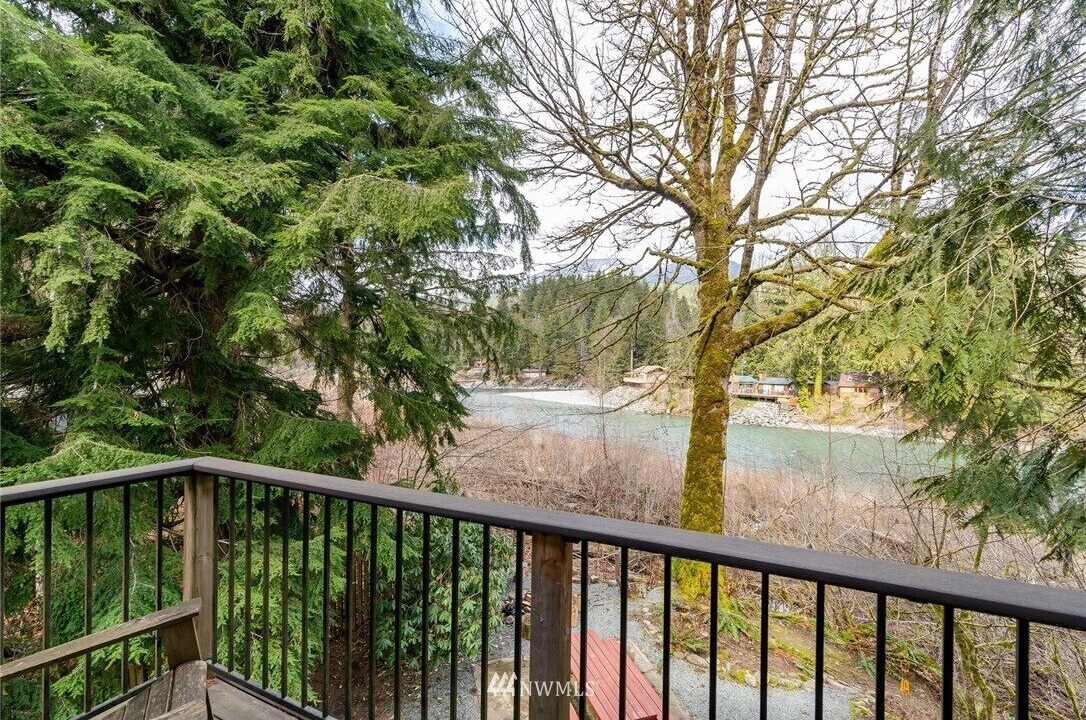 Photo of Outdoor in Gold Bar