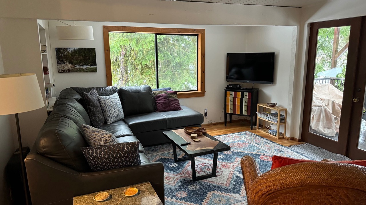 Photo of Livingroom in Gold Bar