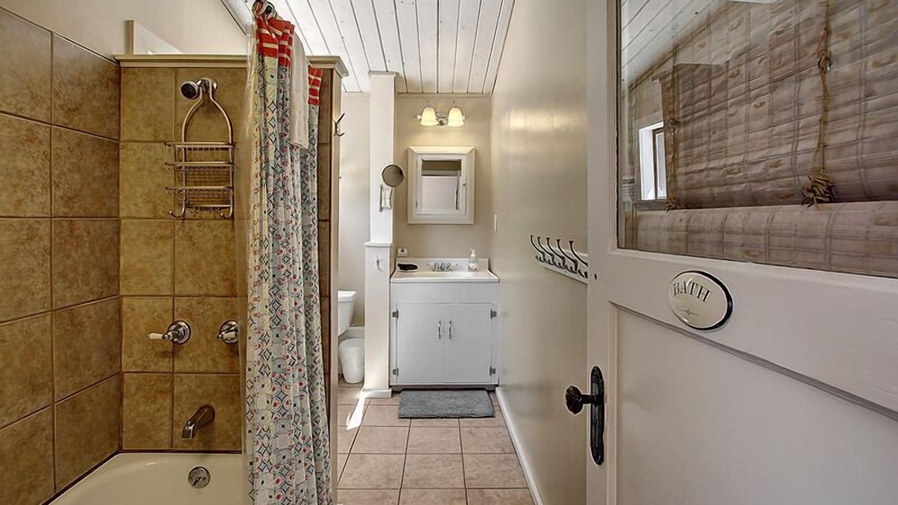 Photo of Bathroom in Gold Bar