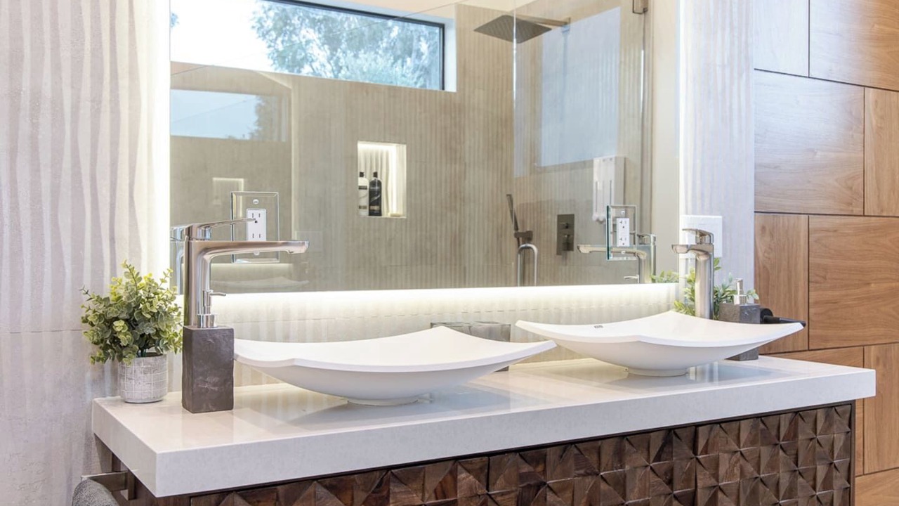 Photo of Bathroom in Racquet Club Estates