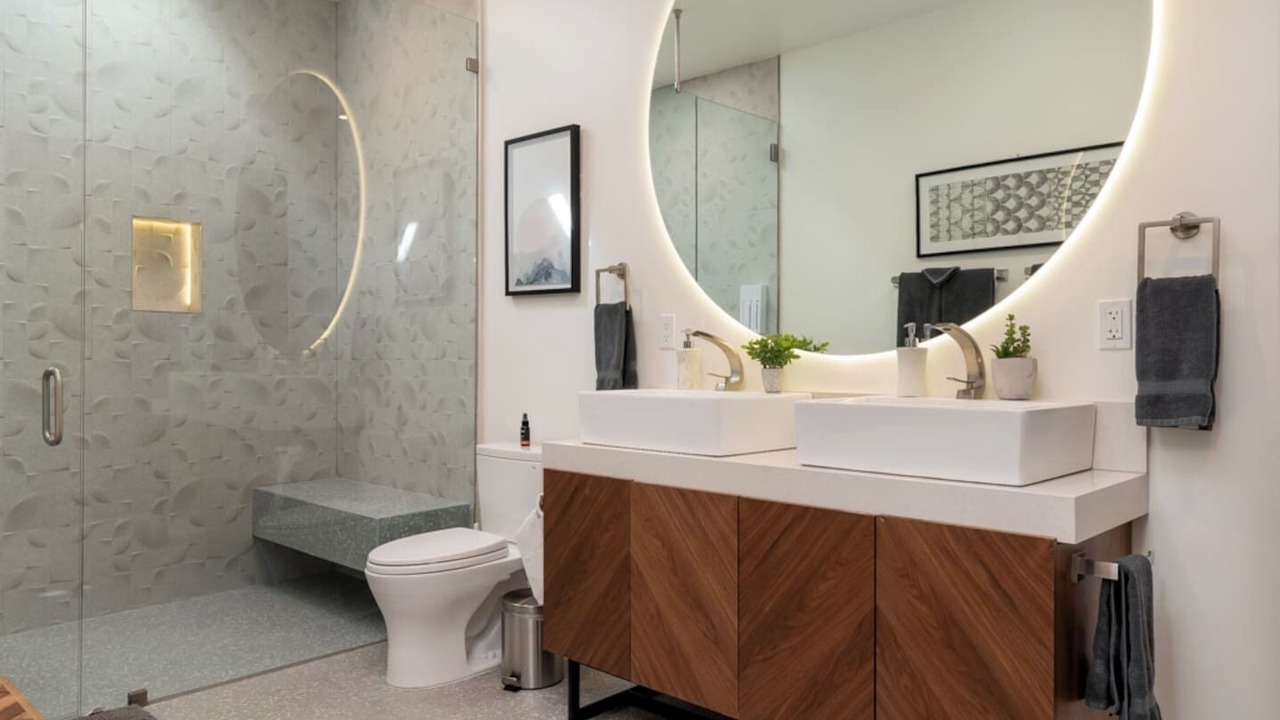 Photo of Bathroom in Racquet Club Estates