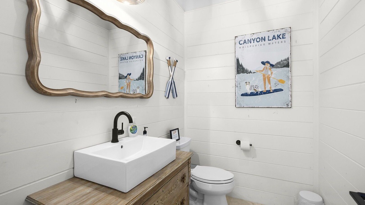 Photo of Bathroom in Canyon Lake