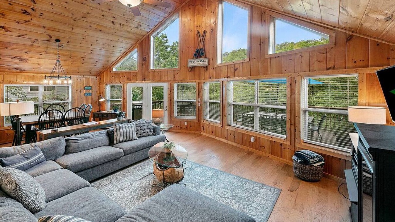Photo of Bedroom in Flat Hollow Marina