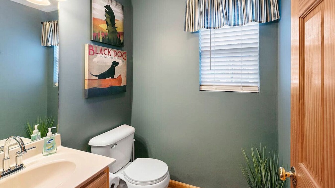 Photo of Bathroom in Flat Hollow Marina