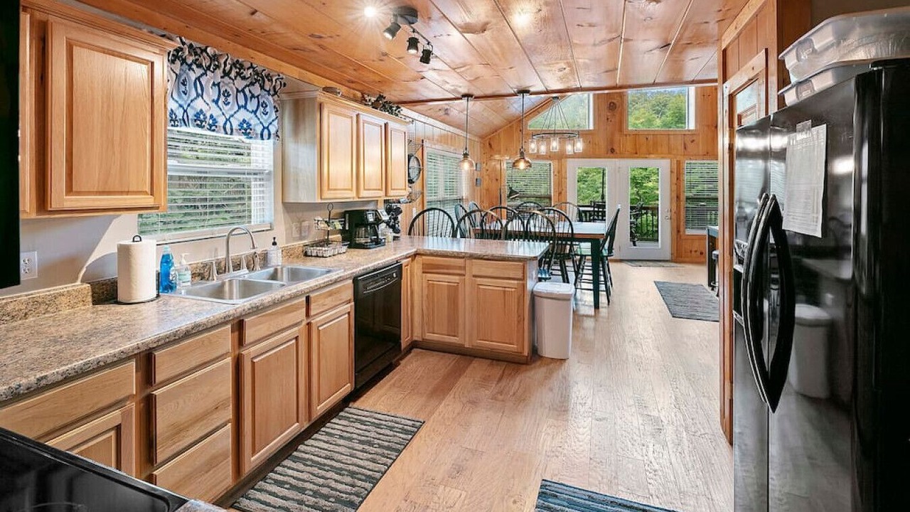 Photo of Bedroom in Flat Hollow Marina