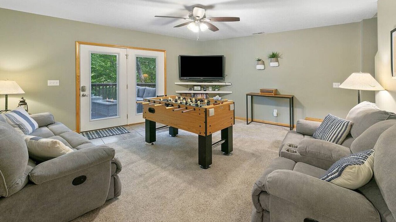 Photo of Bedroom in Flat Hollow Marina