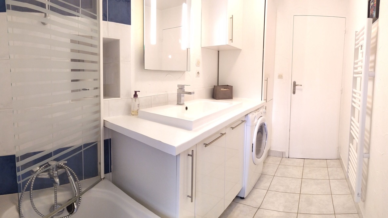 Photo of Bathroom in Plouguin