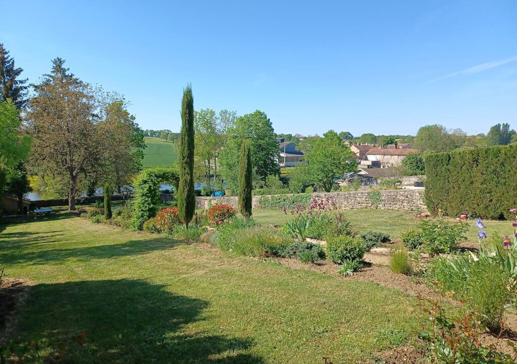 Photo of Outdoor in Guillon