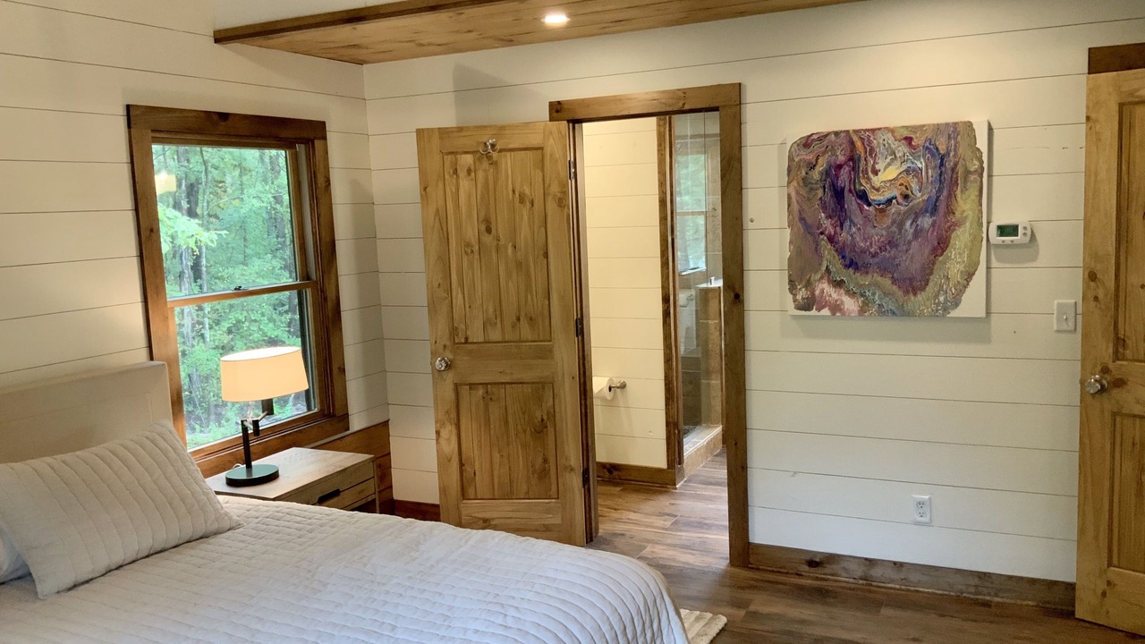 Photo of Bedroom in Guntersville