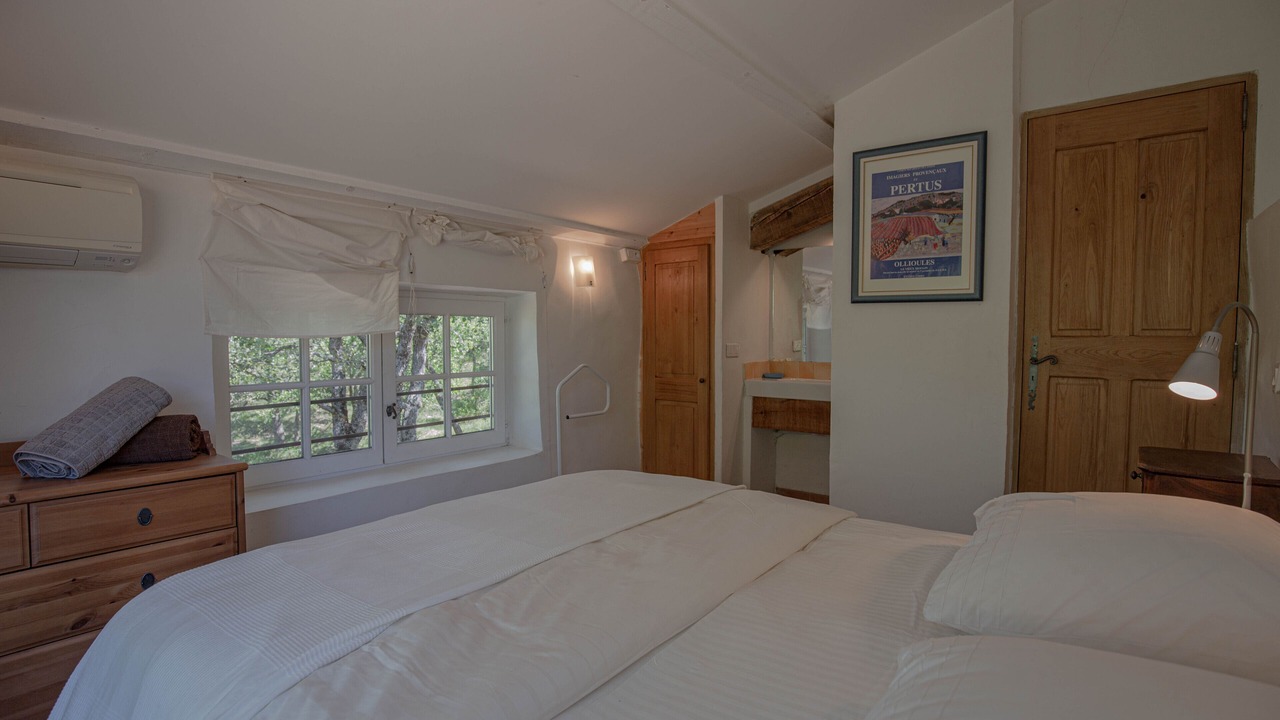Photo of Bedroom in Saint-Martin-de-Castillon