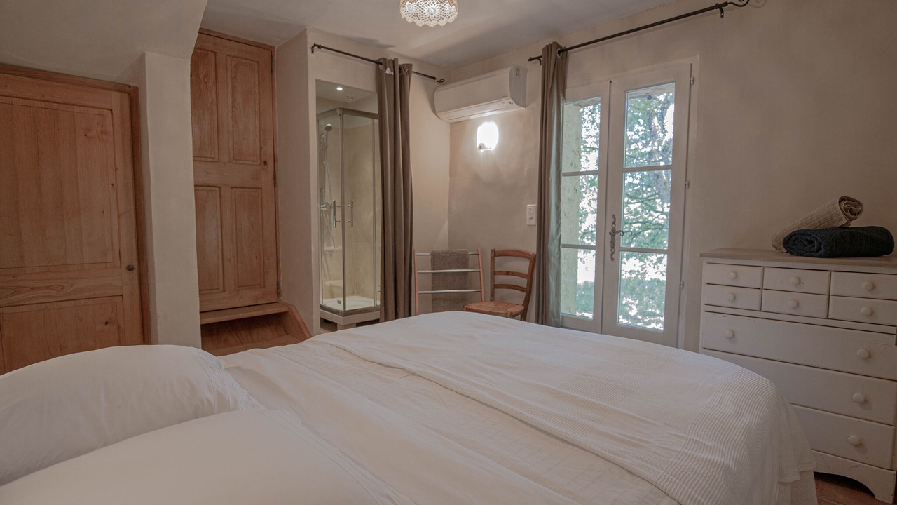 Photo of Bedroom in Saint-Martin-de-Castillon