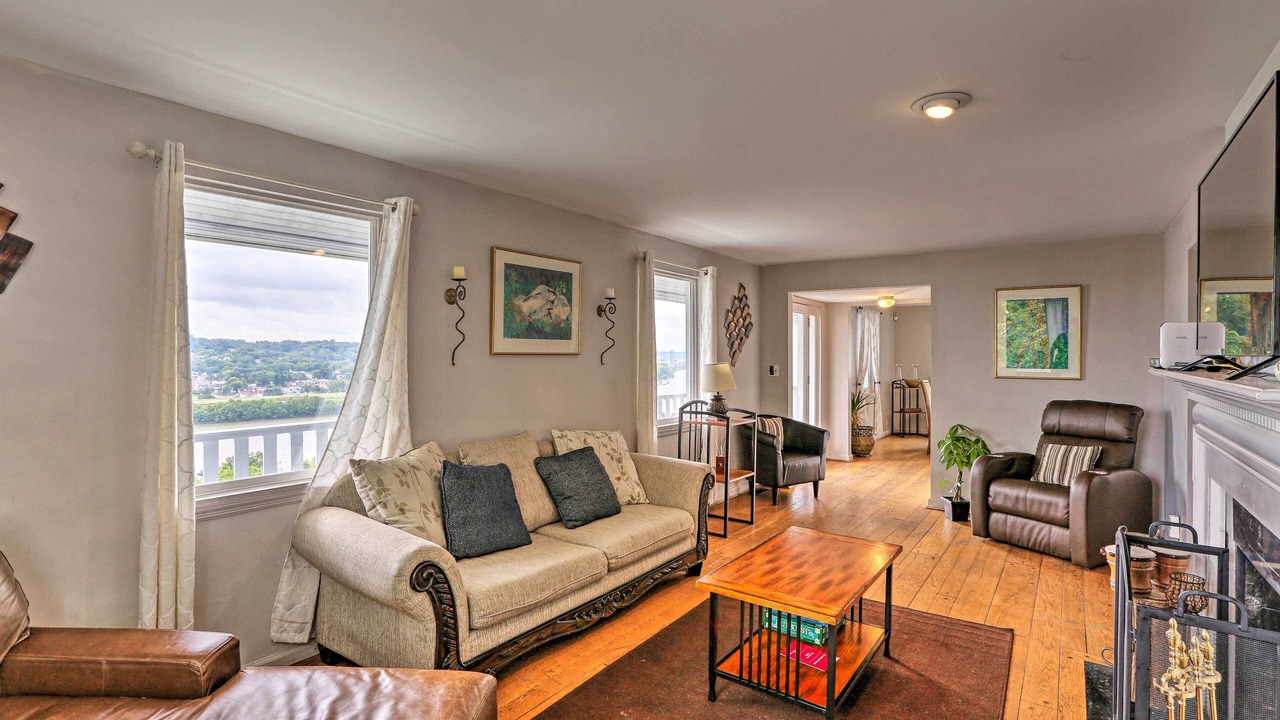 Photo of Livingroom in East Walnut HIlls
