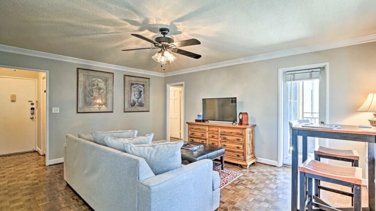 Photo of Livingroom in Peachtree Center