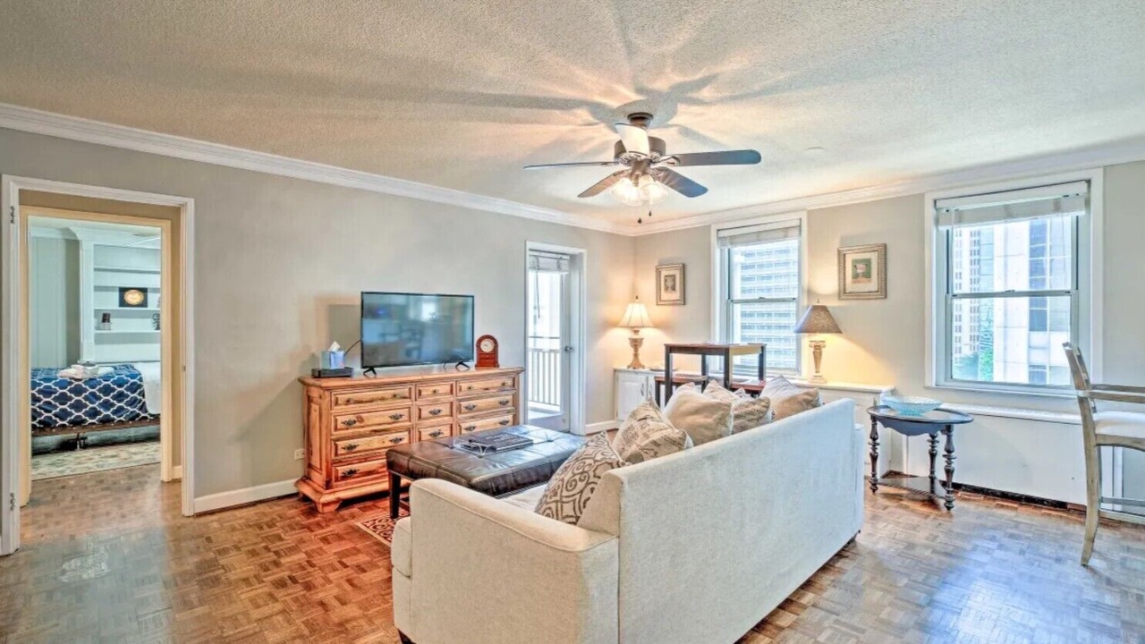 Photo of Livingroom in Peachtree Center