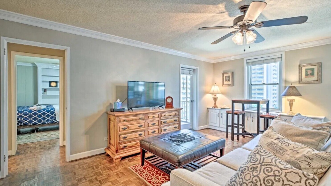 Photo of Livingroom in Peachtree Center