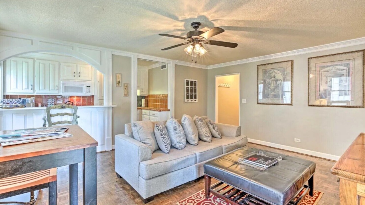 Photo of Livingroom in Peachtree Center