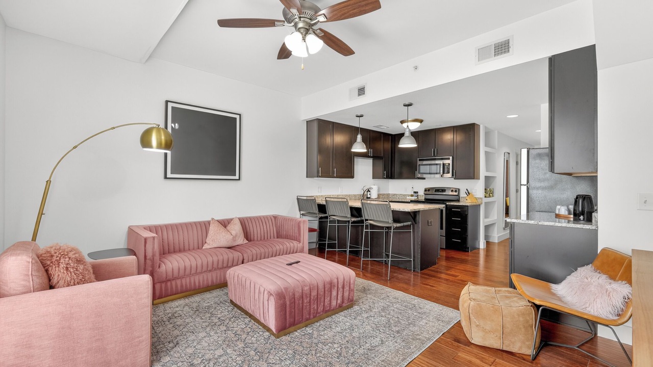 Photo of Livingroom in 12 South