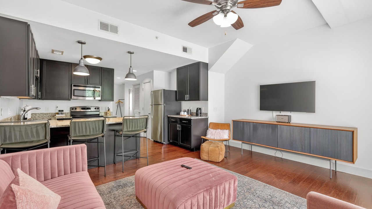 Photo of Livingroom in 12 South