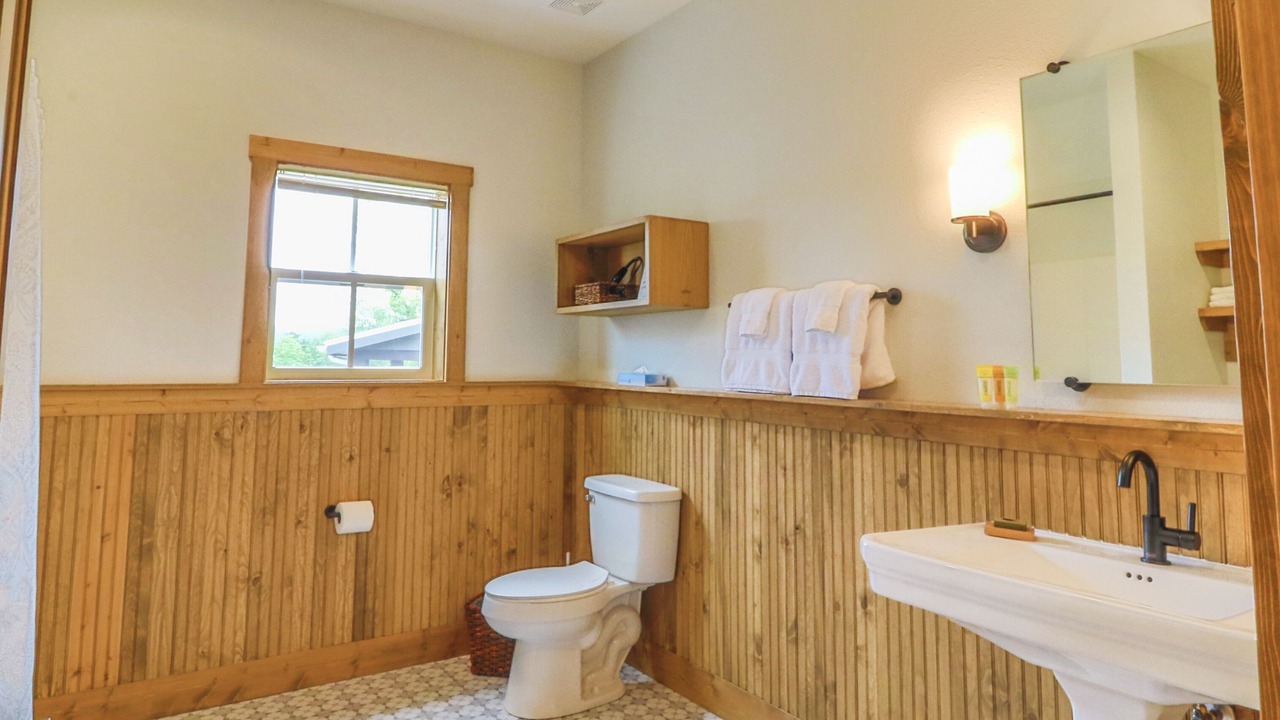 Photo of Bathroom in Kimberling City