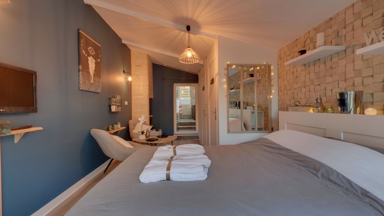 Photo of Bedroom in Sainte-Croix-Grand-Tonne