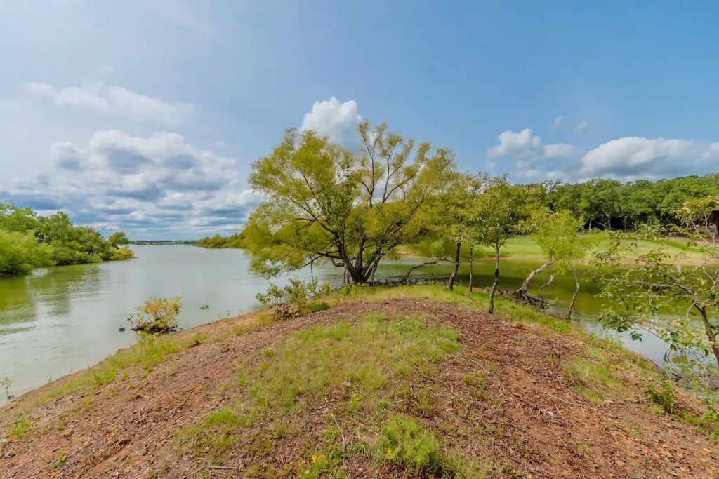 Photo of Outdoor in Hickory Creek