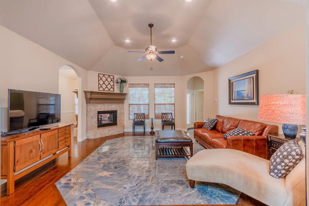 Photo of Livingroom in Hickory Creek
