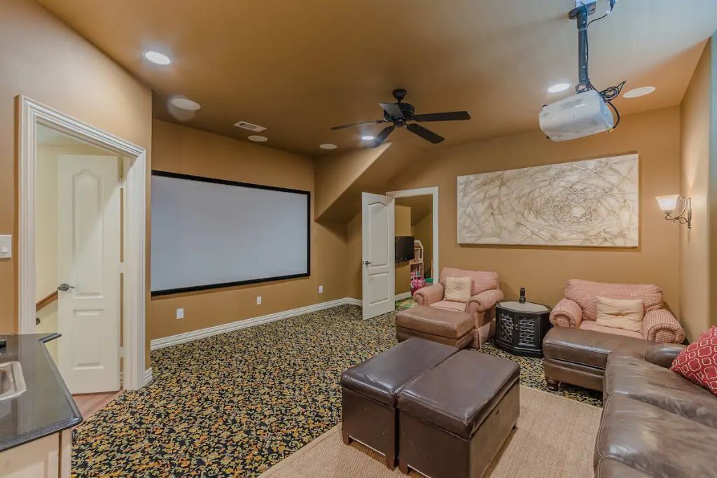 Photo of Livingroom in Hickory Creek