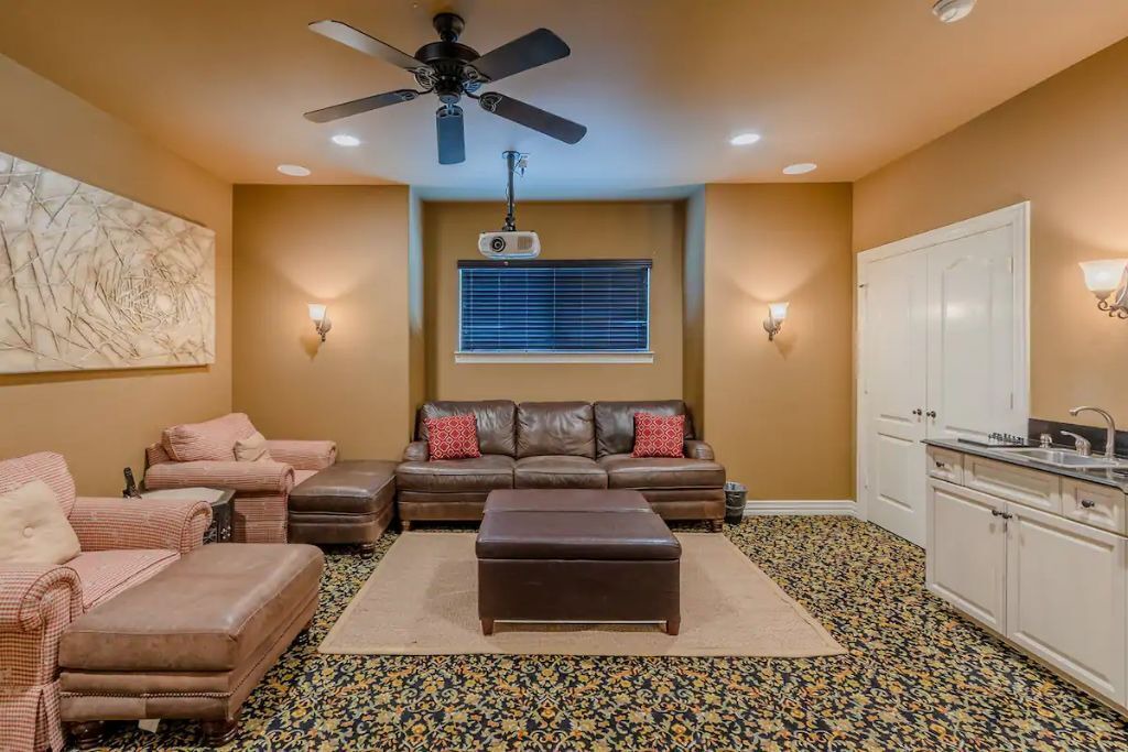 Photo of Livingroom in Hickory Creek