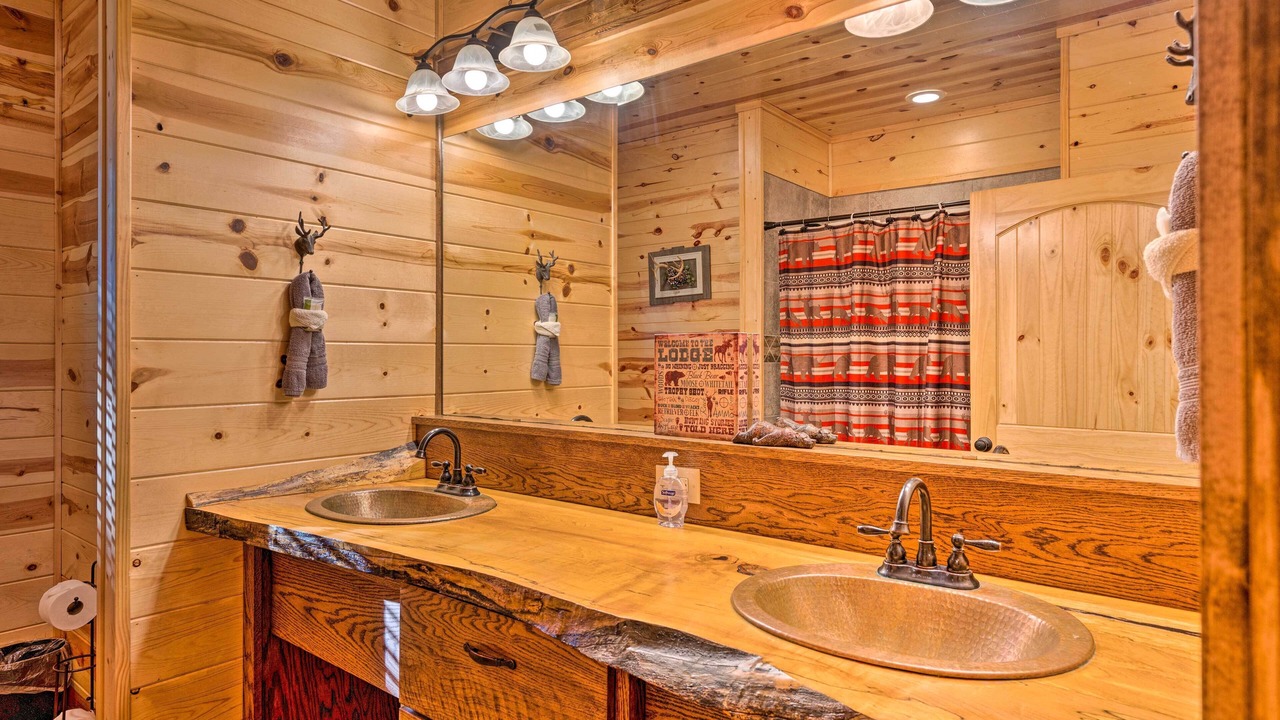 Photo of Bathroom in Golden