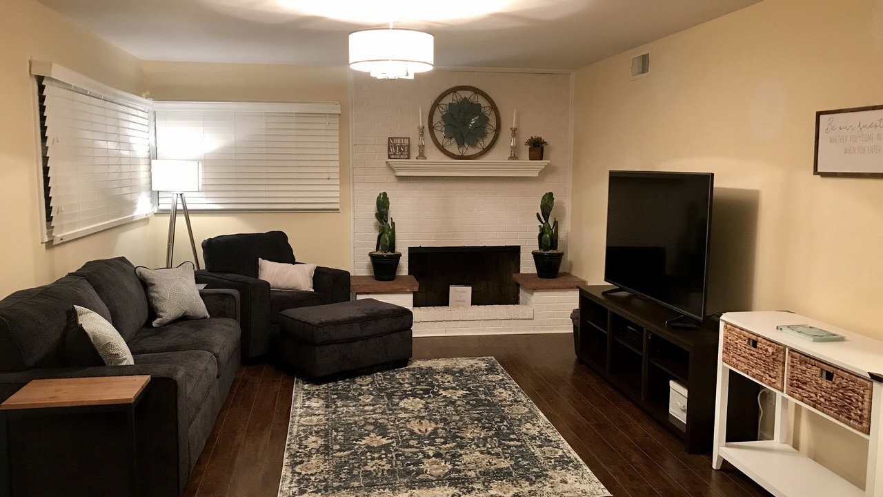 Photo of Livingroom in Sayles Blvd. Area