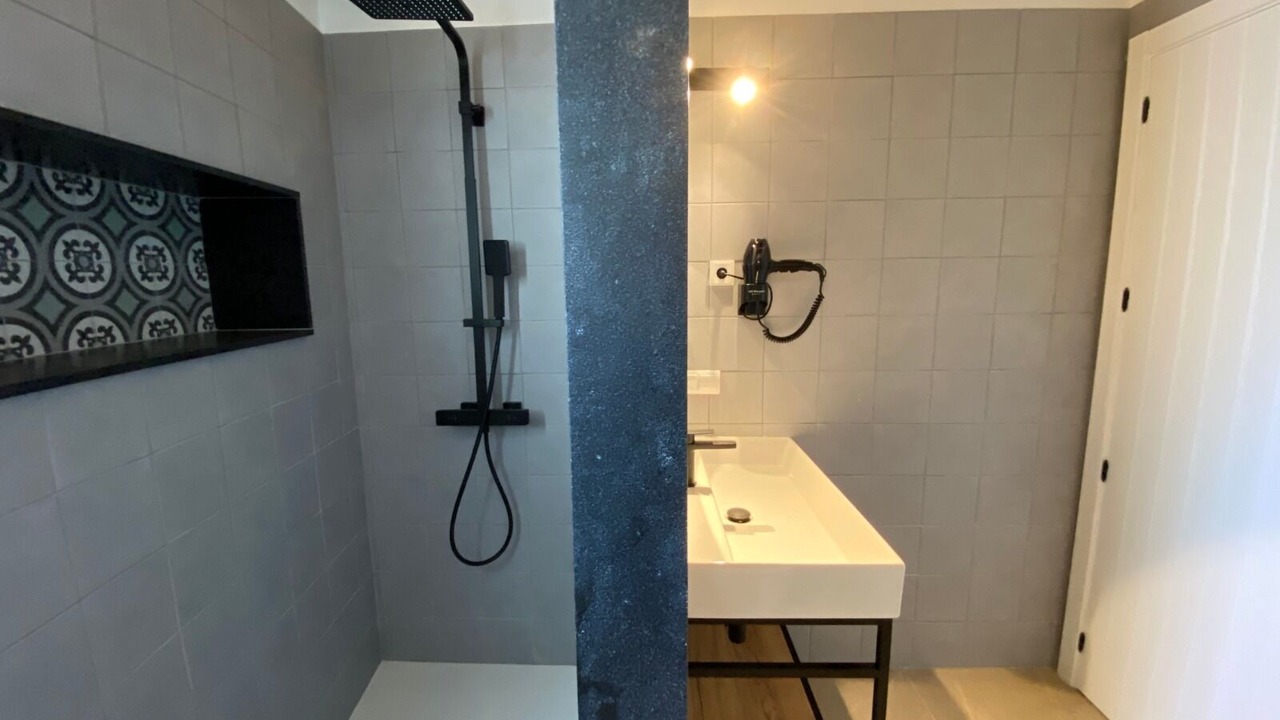 Photo of Bathroom in Cuevas de Vinroma