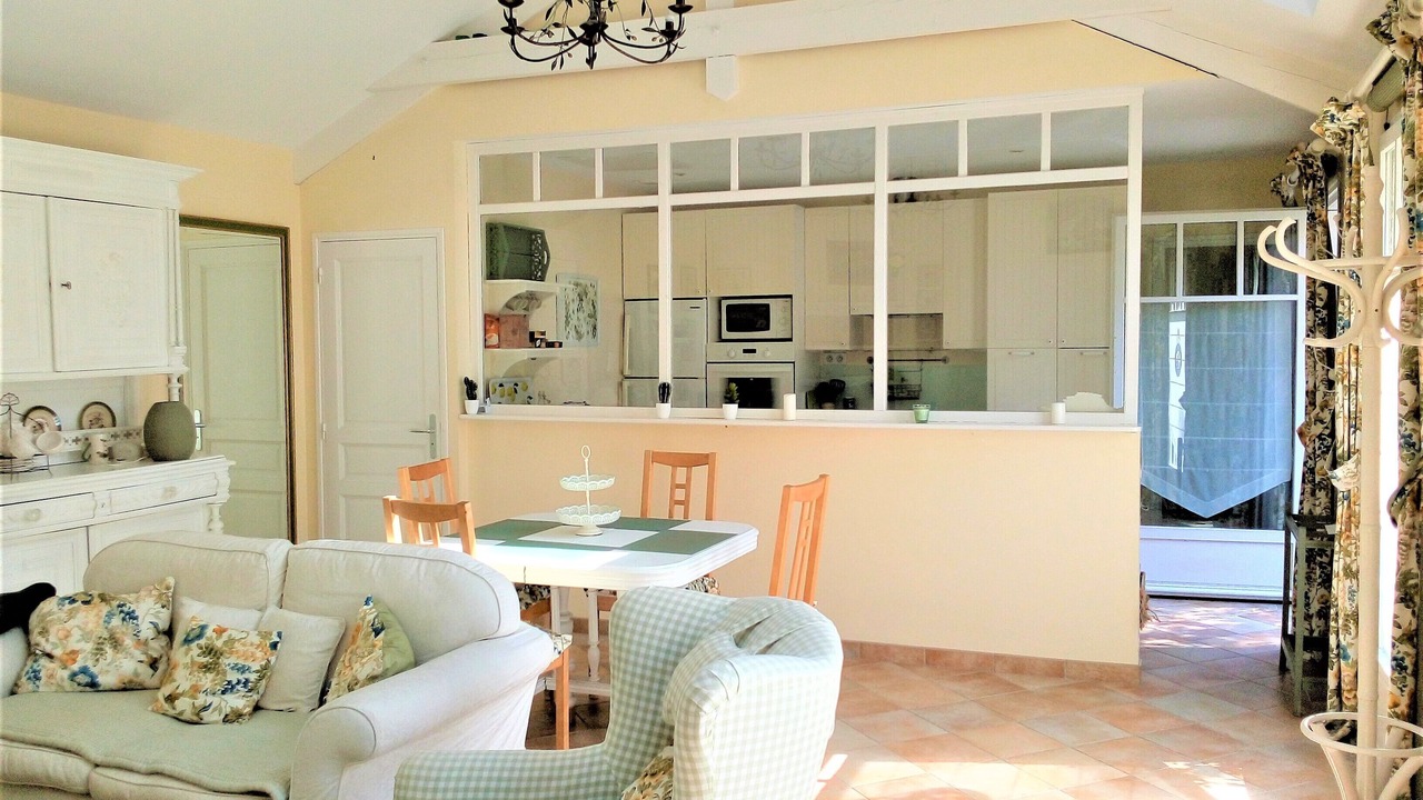 Photo of Livingroom in Saint-Marc-sur-Mer