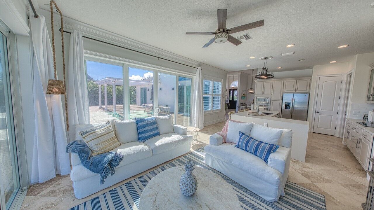 Photo of Livingroom in Wilbur-By-The-Sea
