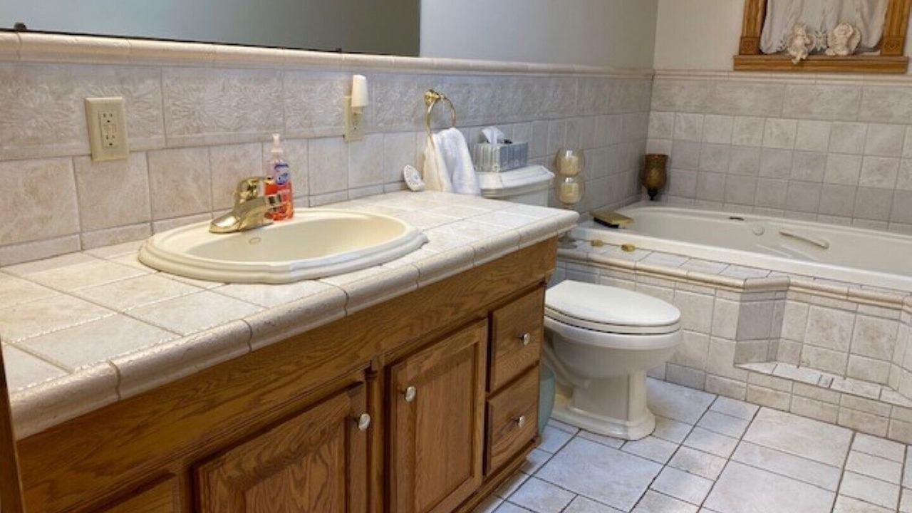 Photo of Bathroom in Mount Ida