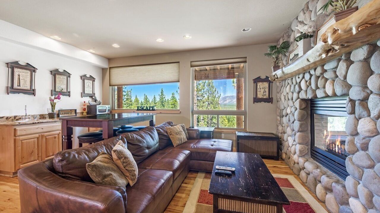 Photo of Livingroom in North Upper Truckee