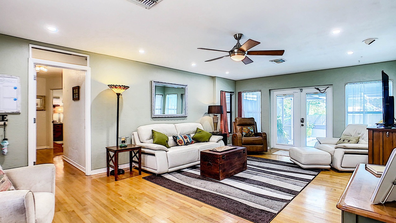 Photo of Livingroom in DeBary
