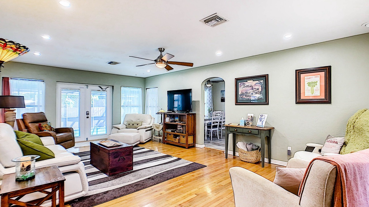 Photo of Livingroom in DeBary