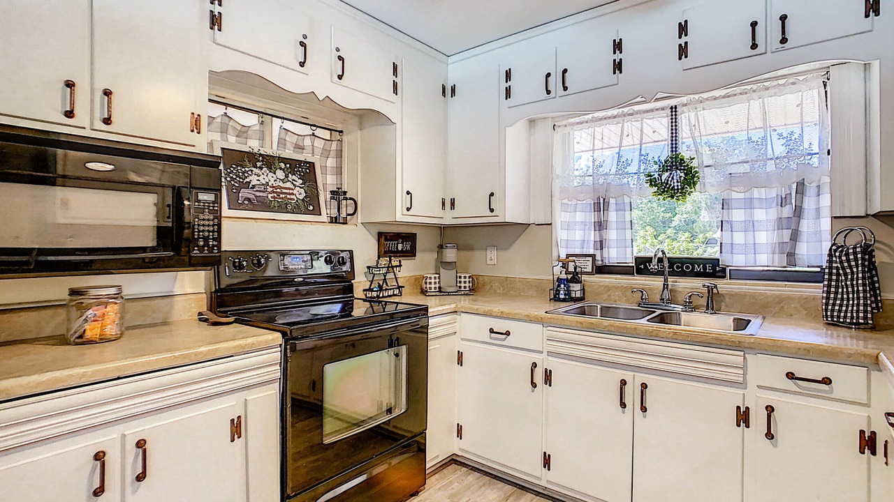 Photo of Kitchen in DeBary