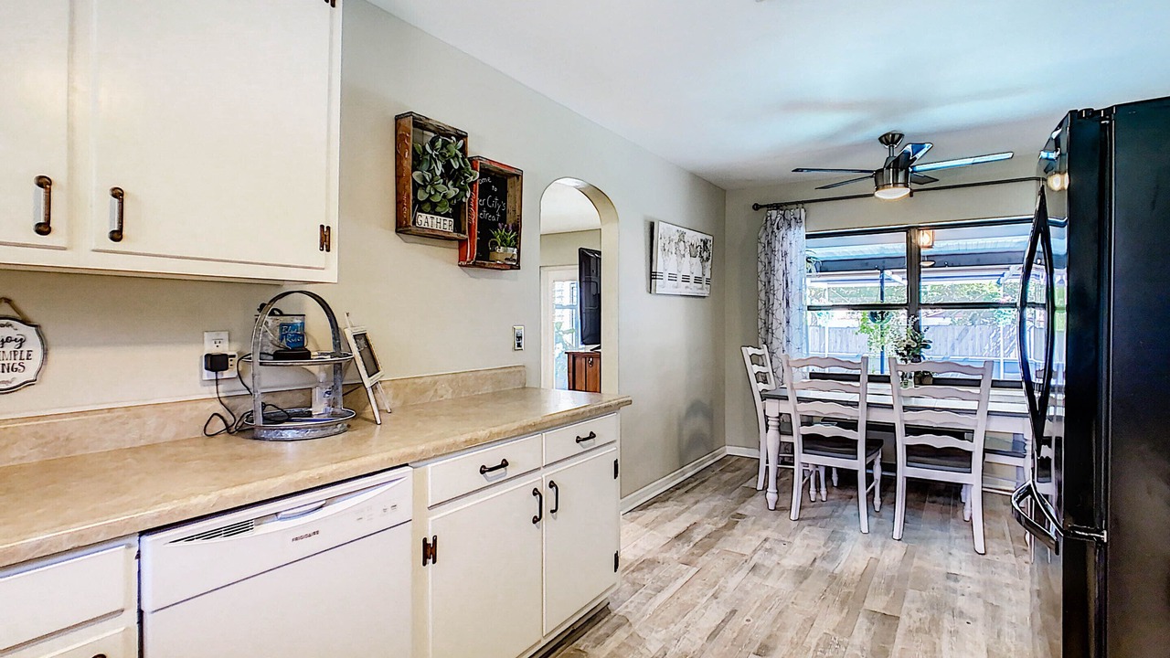 Photo of Kitchen in DeBary