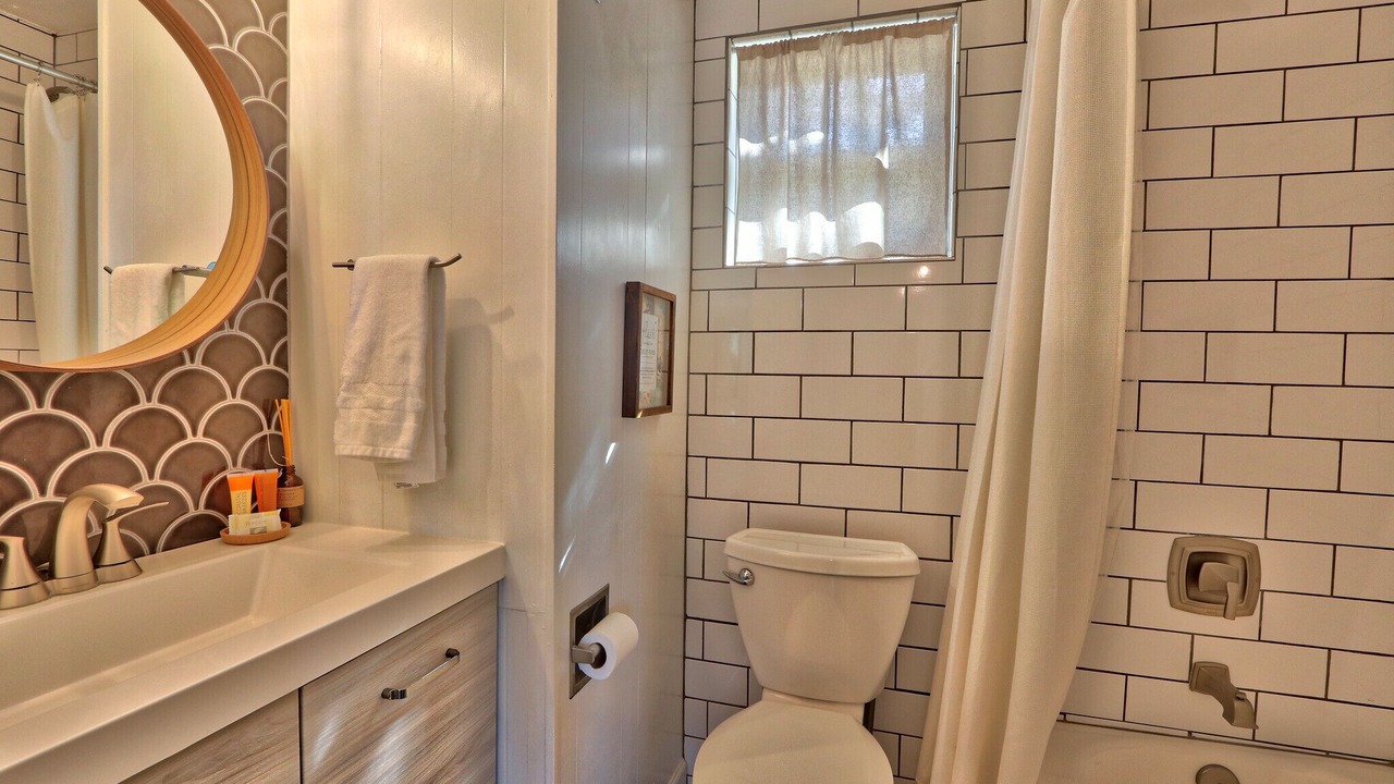 Photo of Bathroom in Canyon Lake